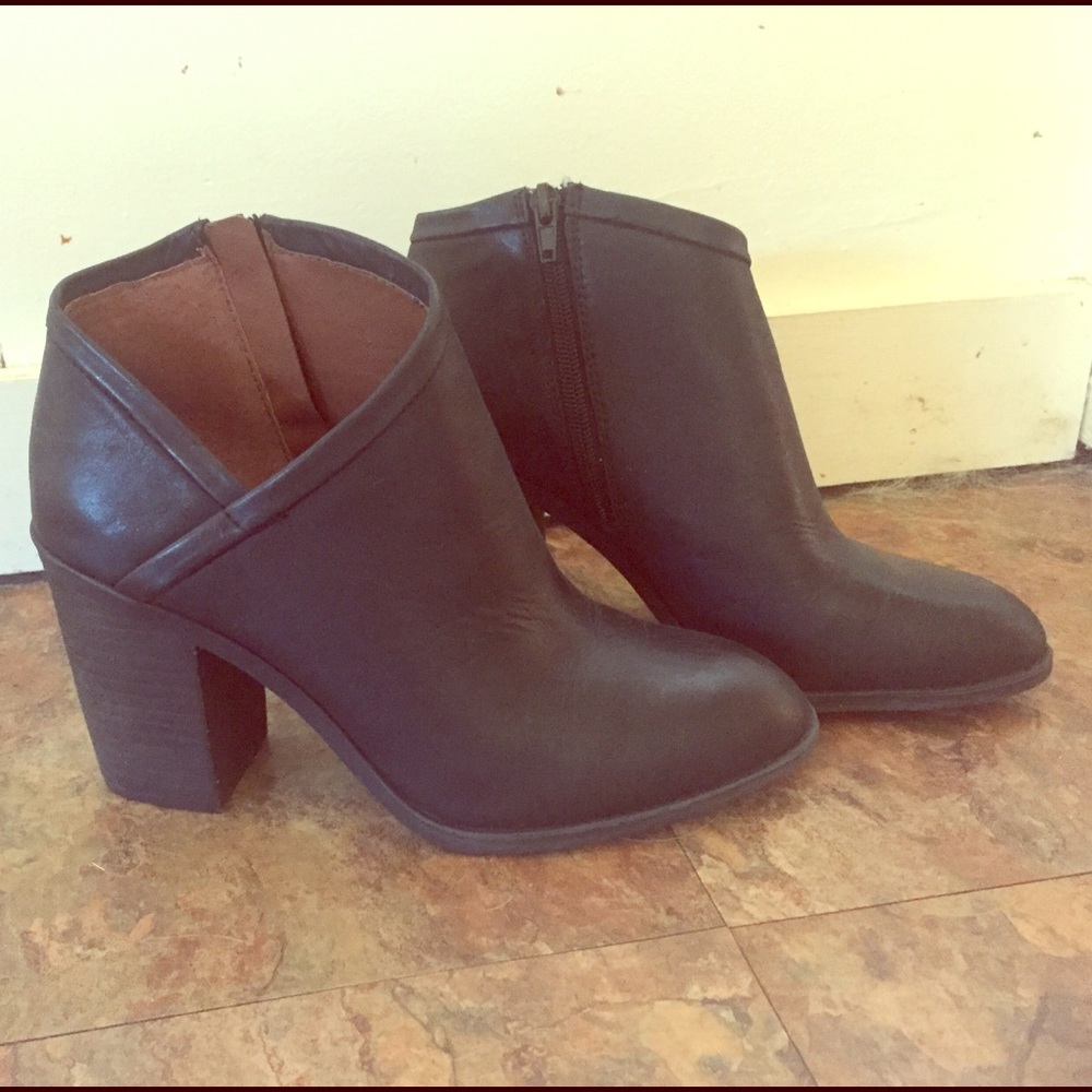 Lucky Brand Black Leather Booties - size 9